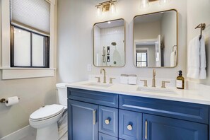 Shower, hair dryer, towels, shampoo - Frontier Post! Hot Tub & Just Steps to South Main (Buena Vista)