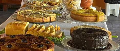 Free daily buffet breakfast