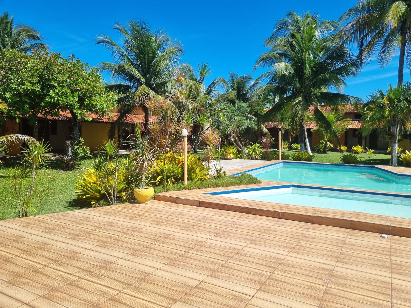 Hồ bơi ngoài trời 