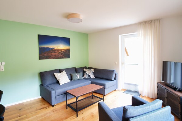 TV - Charming Apartment Neuenweg - Hirsch (Kleines Wiesental)