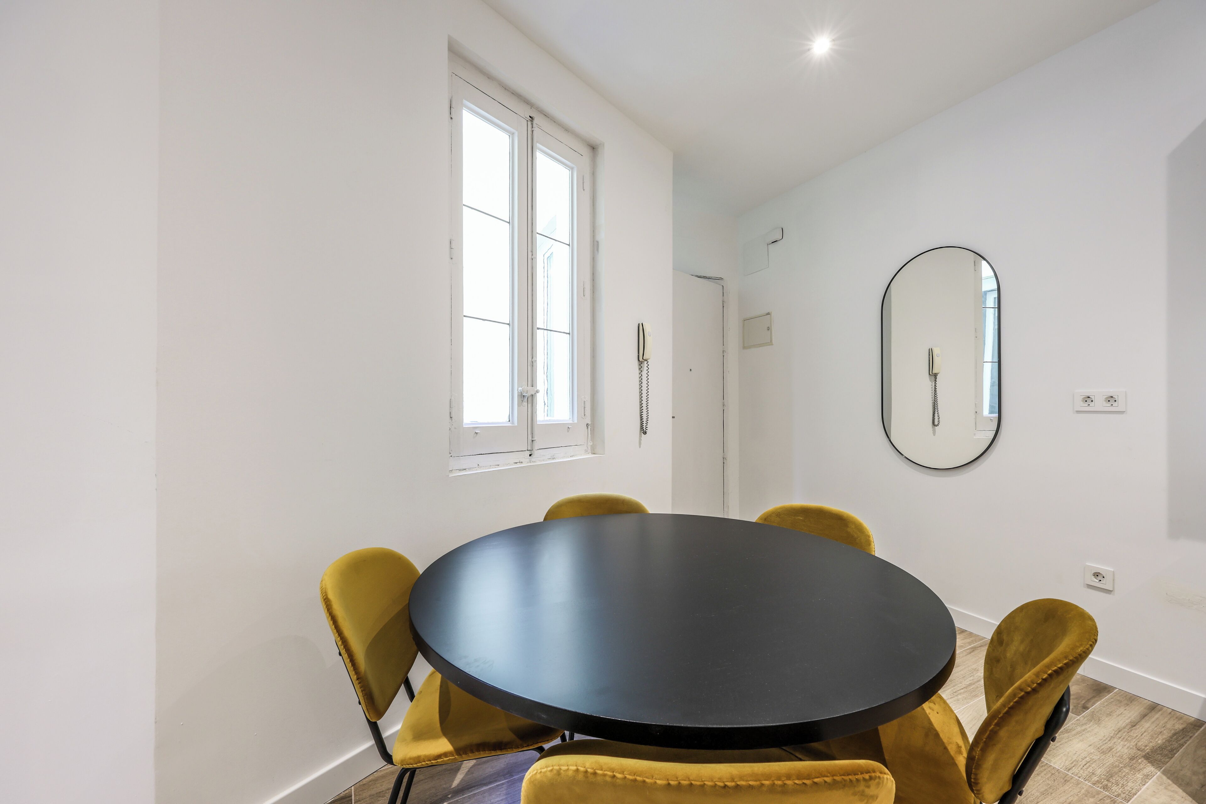 Superior Apartment, Balcony, City View | Dining