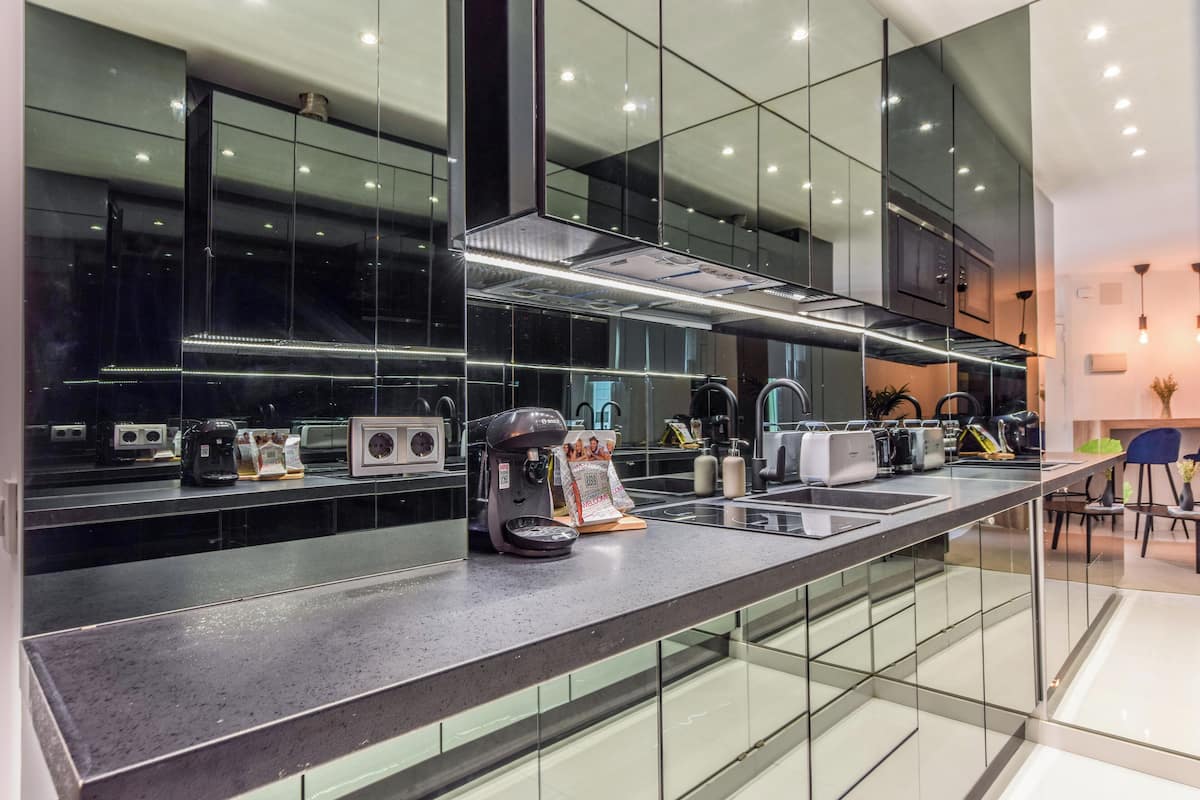 Appartement, 2 chambres, cuisine | Cuisine privée | Cafetière/bouilloire, réfrigérateur, micro-ondes, plaque de cuisson