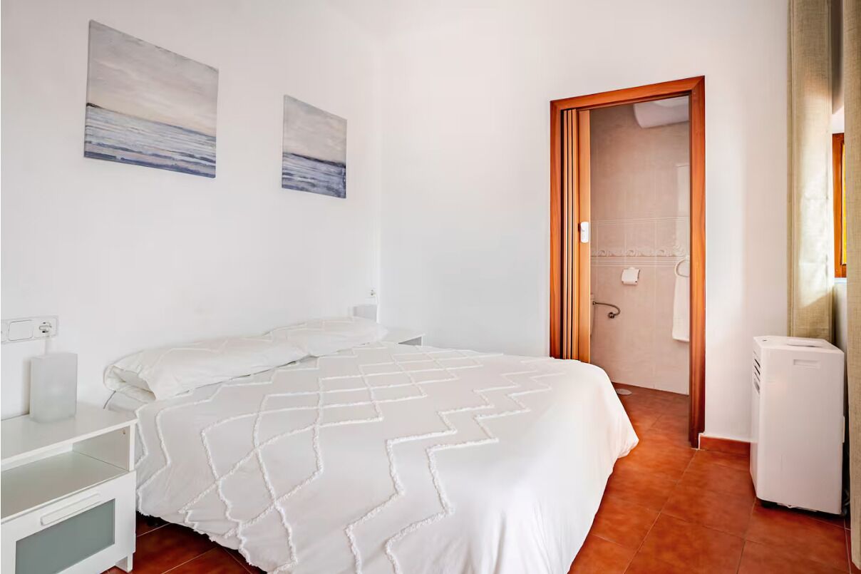 1 chambre, fer et planche à repasser, Wi-Fi gratuit, draps fournis