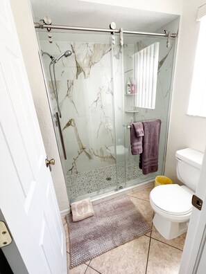Shower, hair dryer, towels, soap - Peaceful Paradise is waiting for you! Perfect getaway renovated FL Pool House ! (North Port)
