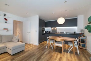 TV - Modern 1 bed flat in Walthamstow, North London - Pass the Keys (London)