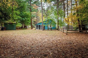Property grounds - White Pines Cottage on Lake Michigan (Montague)