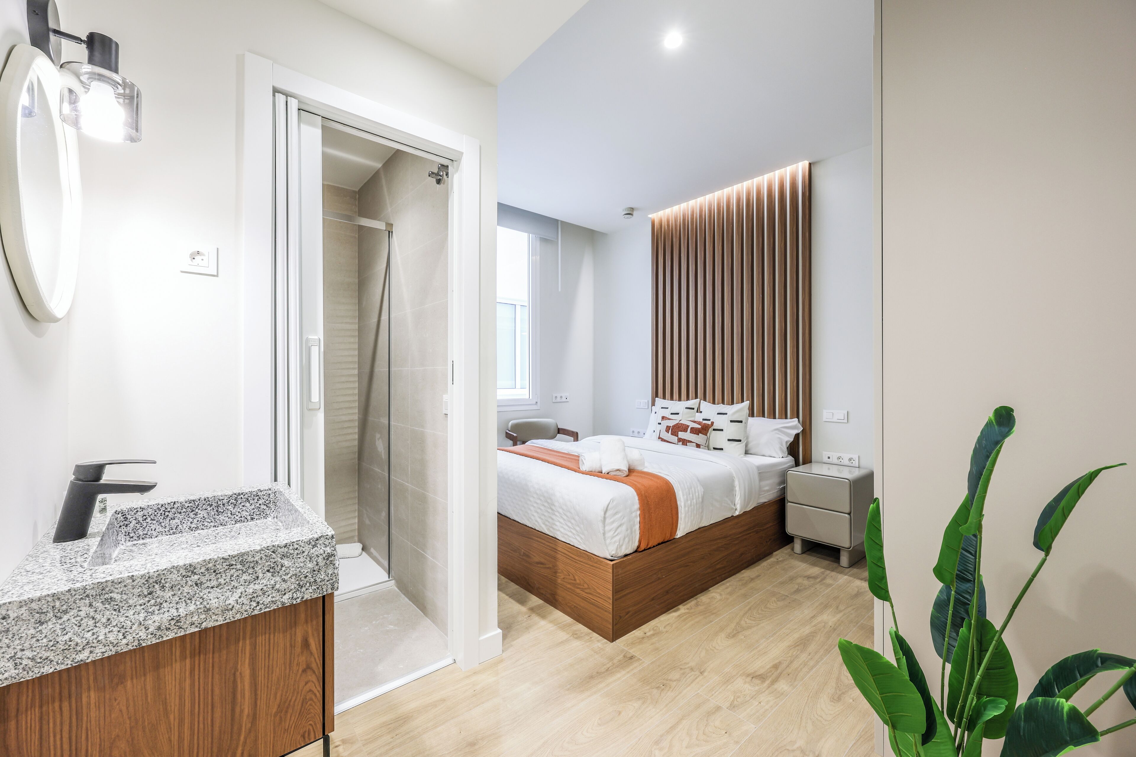 Tweepersoonskamer | Een bureau, een laptopwerkplek, gratis wifi