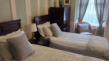 Triple Room, 3 Single Beds, Non Smoking | Laptop workspace, iron/ironing board, free WiFi, bed sheets