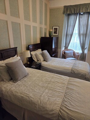 Room, 3 Single Beds, Non Smoking | Laptop workspace, iron/ironing board, free WiFi, bed sheets