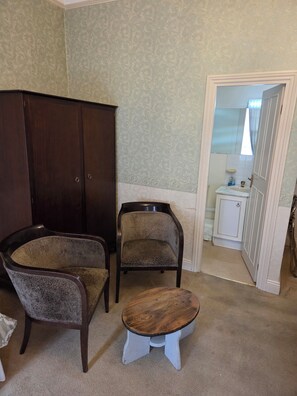 Room, 3 Twin Beds, Non Smoking | Laptop workspace, iron/ironing board, free WiFi, bed sheets - Langport Arms Hotel (Langport)