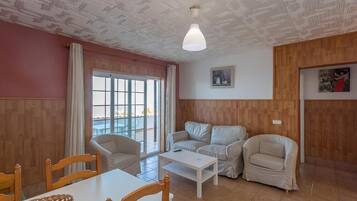 Huoneisto, patio, näköala puutarhaan | Oleskelualue