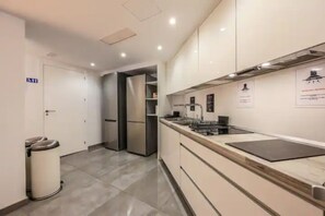 Shared fridge, microwave - Amazinn Madrid Chamberí (Madrid)