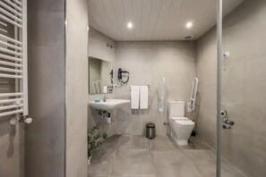 Comfort-Einzelzimmer, barrierearm, eigenes Bad | Badezimmer | Dusche, Haartrockner, Handtücher, Seife