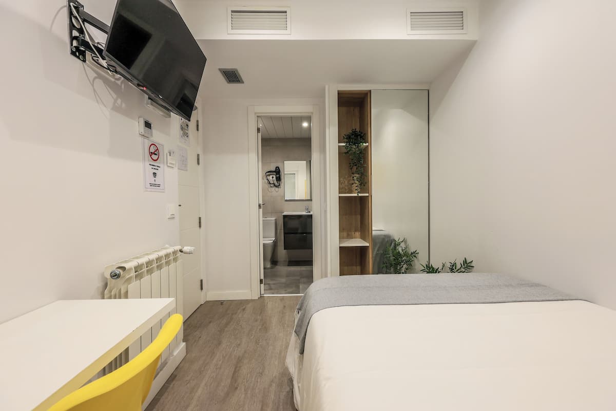 Kahden hengen comfort-huone, oma kylpyhuone