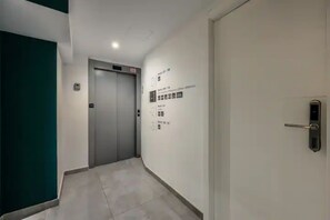 Interior - Amazinn Madrid Chamberí (Madrid)