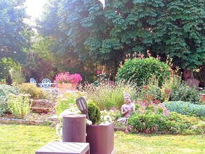 Property grounds - EXCLUSIVE ESCAPADE: GITE WITH SWIMMING POOL Freshness and relaxation guaranteed (Huriel)