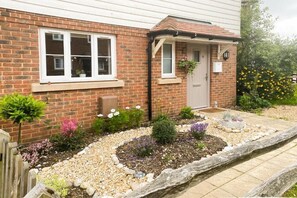 Exterior detail - Newly Refurbished 4 Bedroomed House Close to Beach (Bognor Regis)