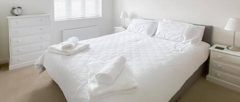 4 bedrooms, iron/ironing board, WiFi, bed sheets