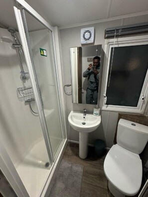 淋浴设施、吹风机