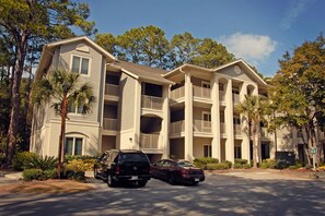 Exterior - Seven Night Stay in a 2 Bedroom Villa Near the Beach for Golf Tournament (Hilton Head Island)