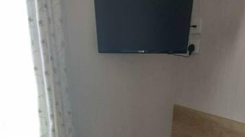 2 bedrooms, individually decorated, individually furnished, free WiFi