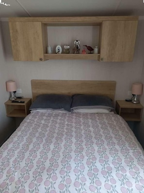 2 habitaciones, decoración personalizada y muebles diferentes 