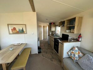 Cookware/dishes/utensils - Liskey Hill Caravan Park - Holiday Accommodation 3043 (Perranporth)