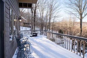 Terrace/patio - Buc’s Den: Spacious, MTN view! Close to slopes (Beech Mountain)