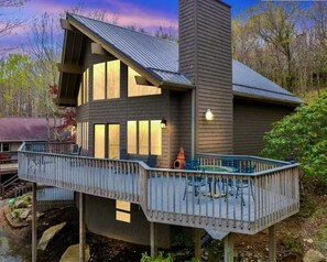 Outdoor dining - Buc’s Den: Spacious, MTN view! Close to slopes (Beech Mountain)