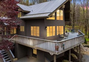 Terrace/patio - Buc’s Den: Spacious, MTN view! Close to slopes (Beech Mountain)