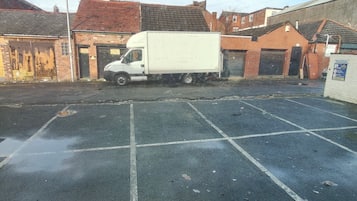 Aparcamiento sin asistencia (0.01 GBP por día)