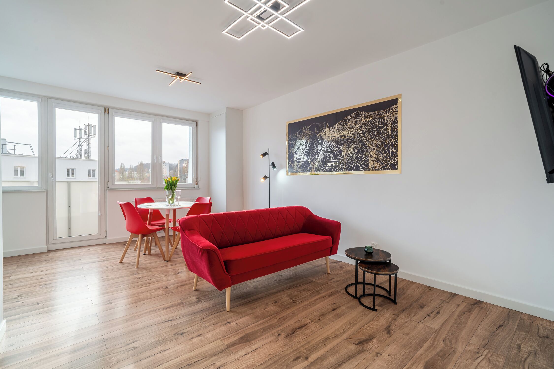 Apartamento conforto, sacada, vista para a cidade | Área de estar