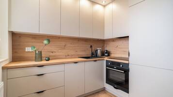 Comfort Apartment, Balcony, City View | Private kitchen