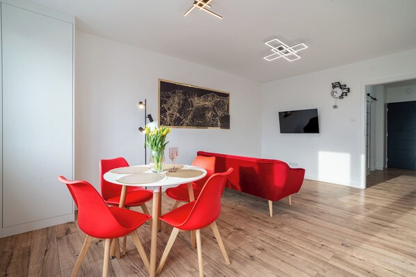 Comfort Apartment, Balcony, City View | Dining