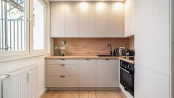 Comfort Apartment, Balcony, City View | Private kitchen