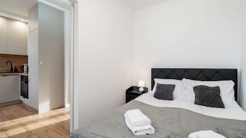 Apartamento conforto, sacada, vista para a cidade | Cortinas blackout, ferros/tábuas de passar roupa, Wi-Fi de cortesia