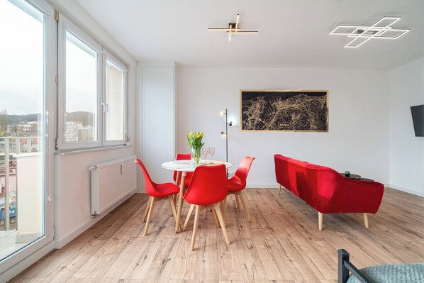 Comfort Apartment, Balcony, City View | Dining - Apartament Grace Q4 Apartments (Gdynia)