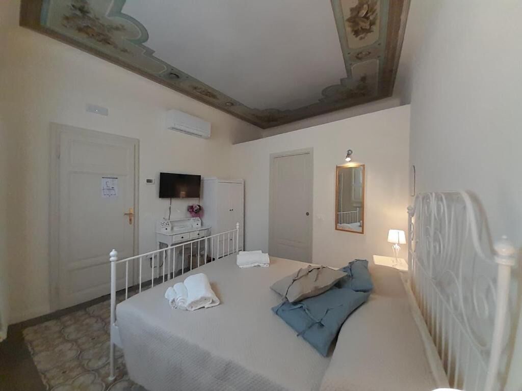 Dobbeltrom – standard | Skrivebord, skrivebord for bærbar PC og wi-fi (inkludert)