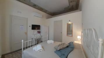 Dobbeltrom – standard | Skrivebord, skrivebord for bærbar PC og wi-fi (inkludert)