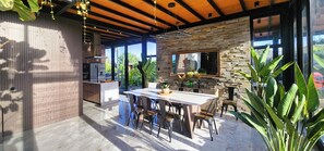 Deluxe House | Dining room - Casa La Parra by Wynwood House (Salas)