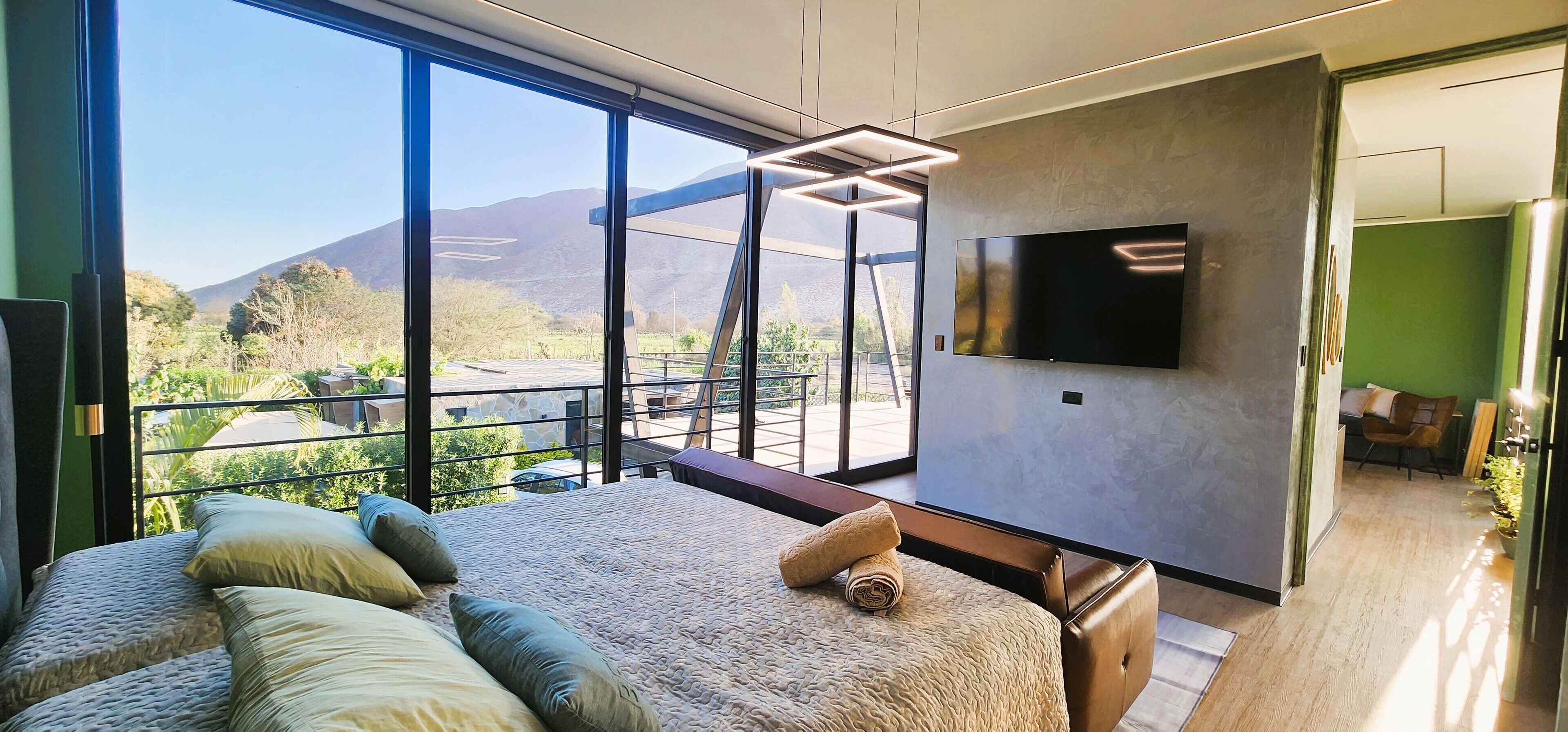 Casa luxo | Ferros/tábuas de passar roupa, Wi-Fi de cortesia, roupa de cama