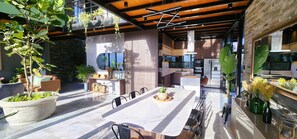 Deluxe House | Dining room - Casa La Parra by Wynwood House (Salas)