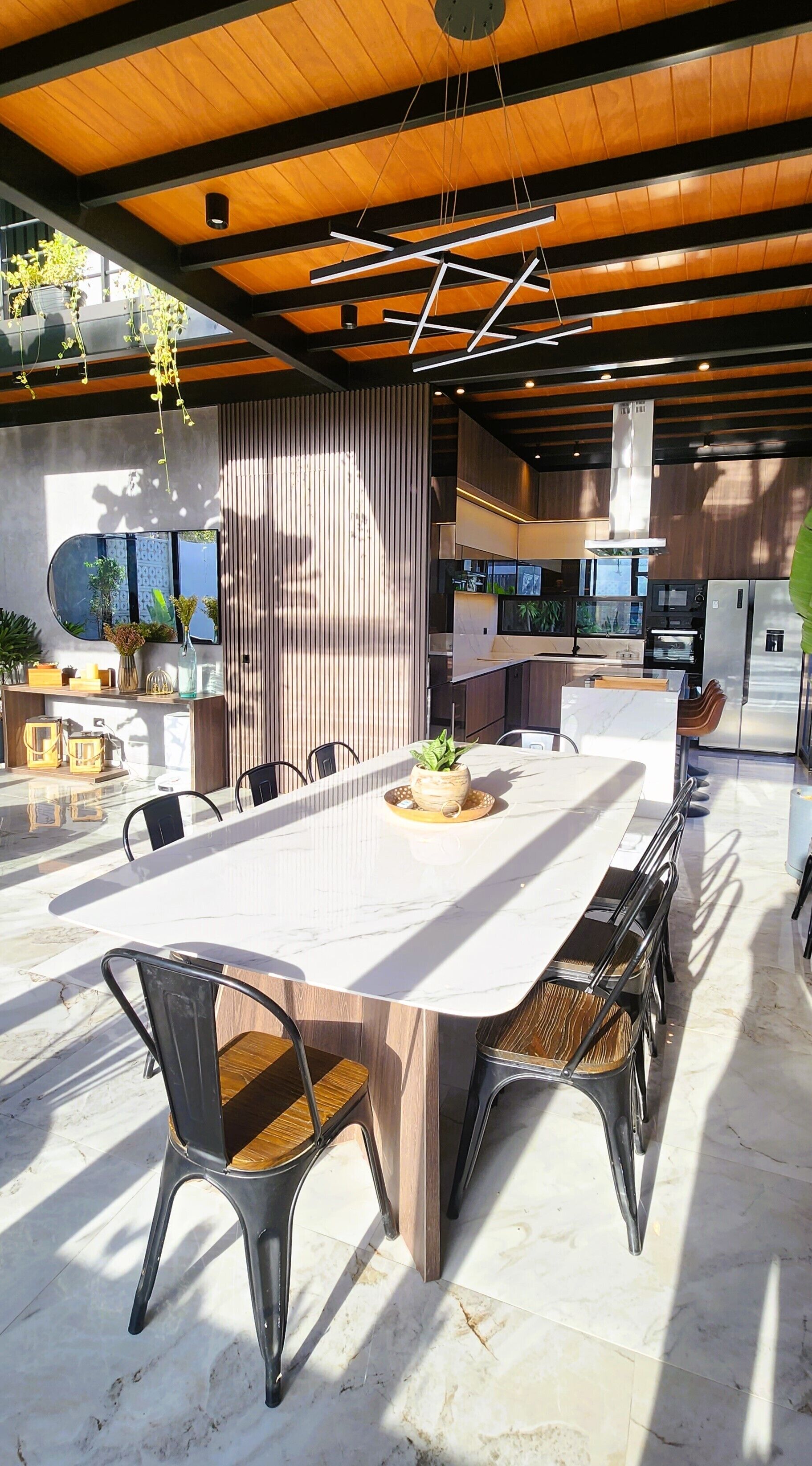 Deluxe House | Dining room