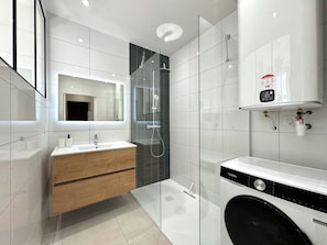 Hair dryer, towels, soap, toilet paper - Le Porte de France / 6 pers / 300 m station / Air-conditioned (Grenoble)