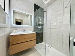 Hair dryer, towels, soap, toilet paper - Le Porte de France / 6 pers / 300 m station / Air-conditioned (Grenoble)
