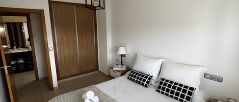 2 Schlafzimmer, Bügeleisen/Bügelbrett, WLAN, Bettwäsche