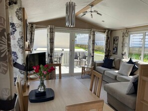 Living area - Waterside, Paignton - Holiday Accommodation 22105 (Paignton)