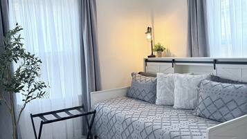 2 bedrooms, desk, free WiFi, bed sheets