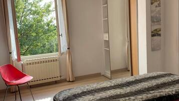 Iron/ironing board, WiFi