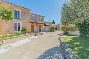 Exterior - Grand Gîte dau cœur des Vignes - 200m² - Swimming pool, Jacuzzi & Wine Tasting (Beaumes-de-Venise)
